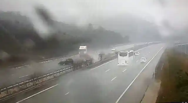 Bursa’da 4 kişinin feci şekilde öldüğü kaza anı kamerada