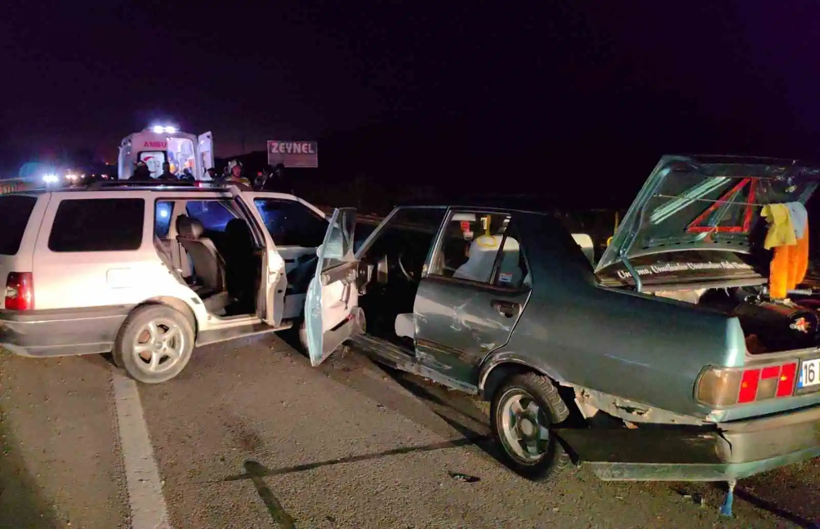 Bursa'da iki otomobil çarpıştı: 6 yaralı
