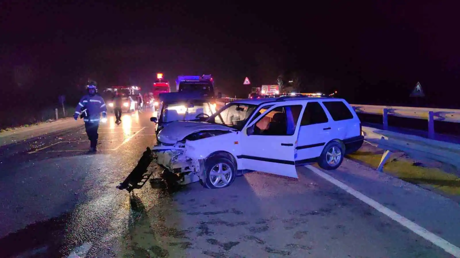 Bursa’da iki otomobil çarpıştı: 6 yaralı
