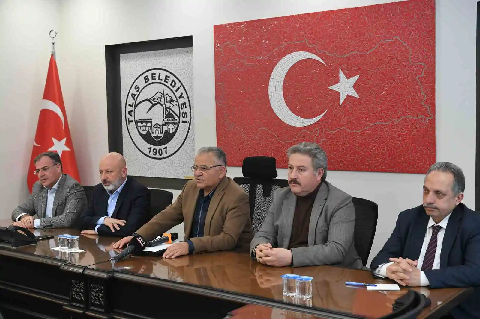 Büyükkılıç, Başkanlarla Deprem Koordinasyon Toplantısı Yaptı
