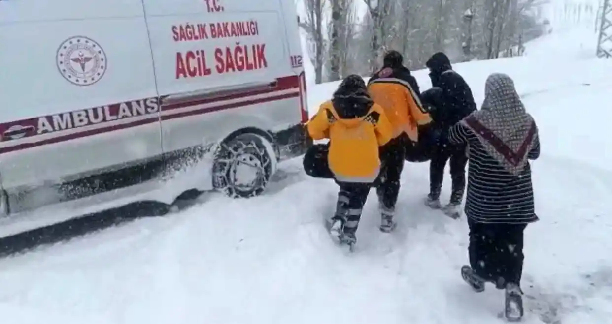 Büyükşehir’den nefes kesen hasta kurtarma operasyonları