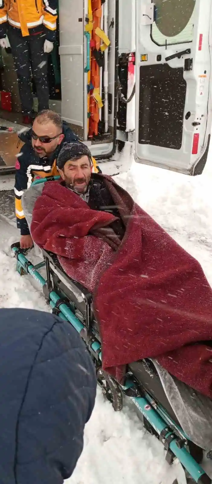 Büyükşehir’den nefes kesen hasta kurtarma operasyonları
