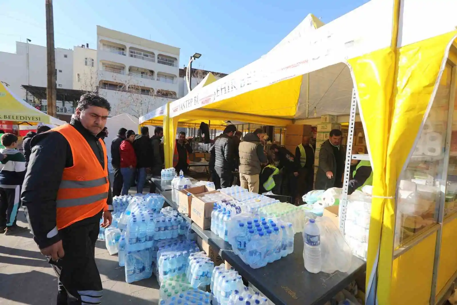 Büyükşehir depremin yaralarını sarmak için yoğun çaba harcıyor