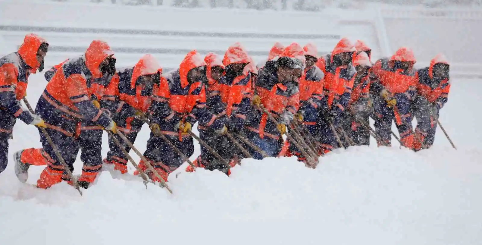 Büyükşehir’in kar timleri iş başında