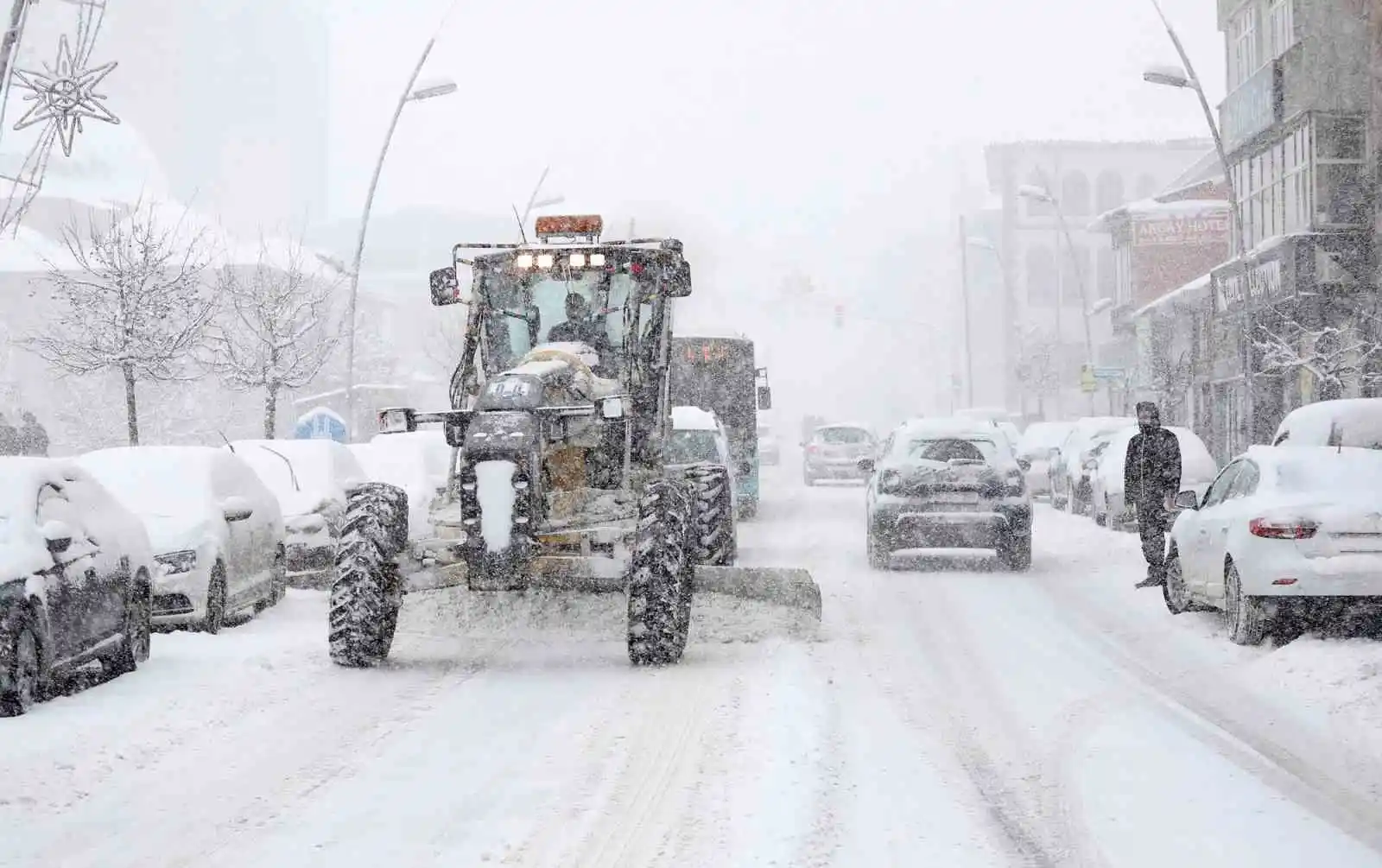 Büyükşehir’in kar timleri iş başında