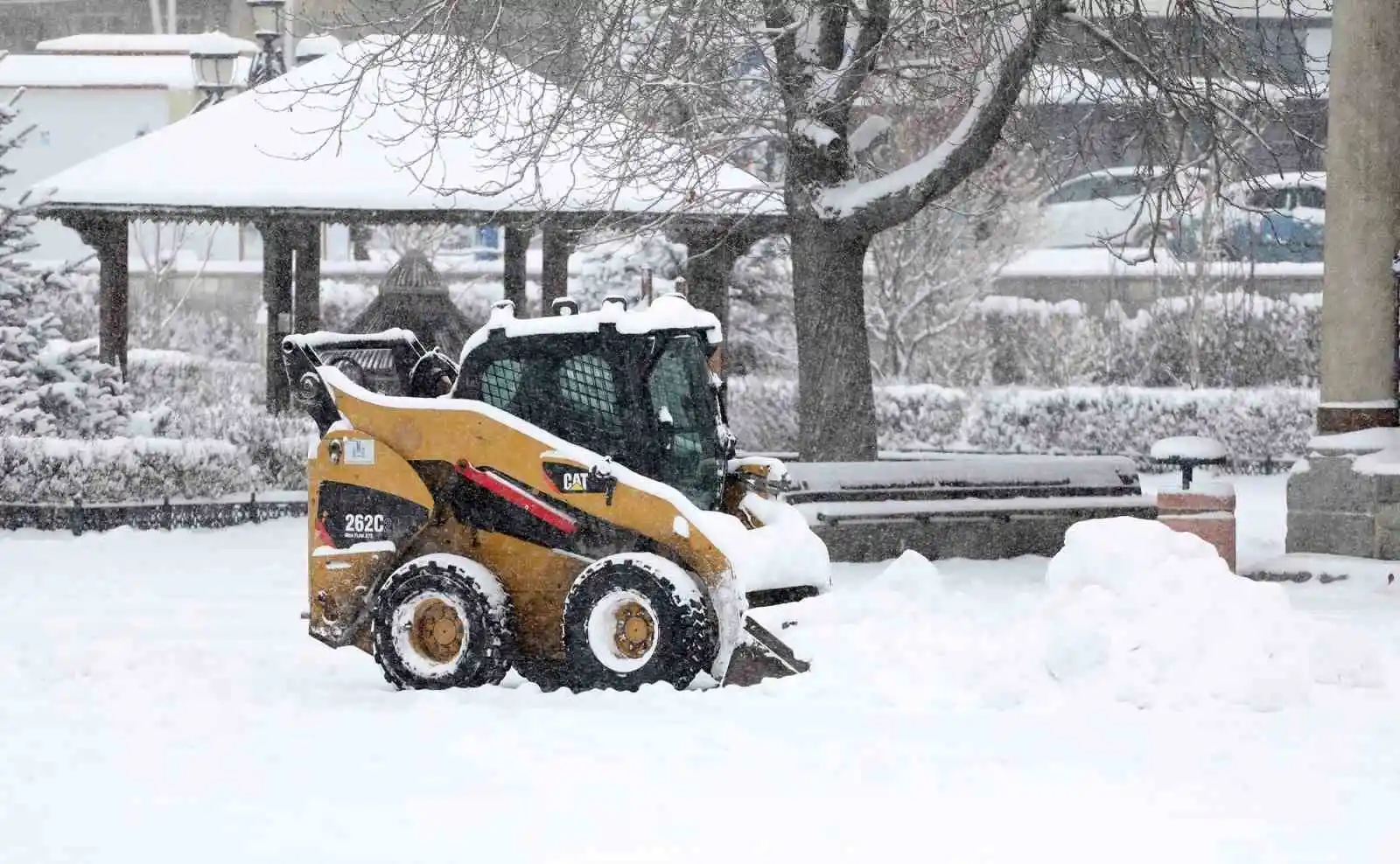 Büyükşehir’in kar timleri iş başında