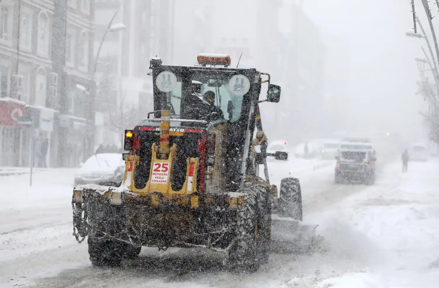 Büyükşehir’in kar timleri iş başında