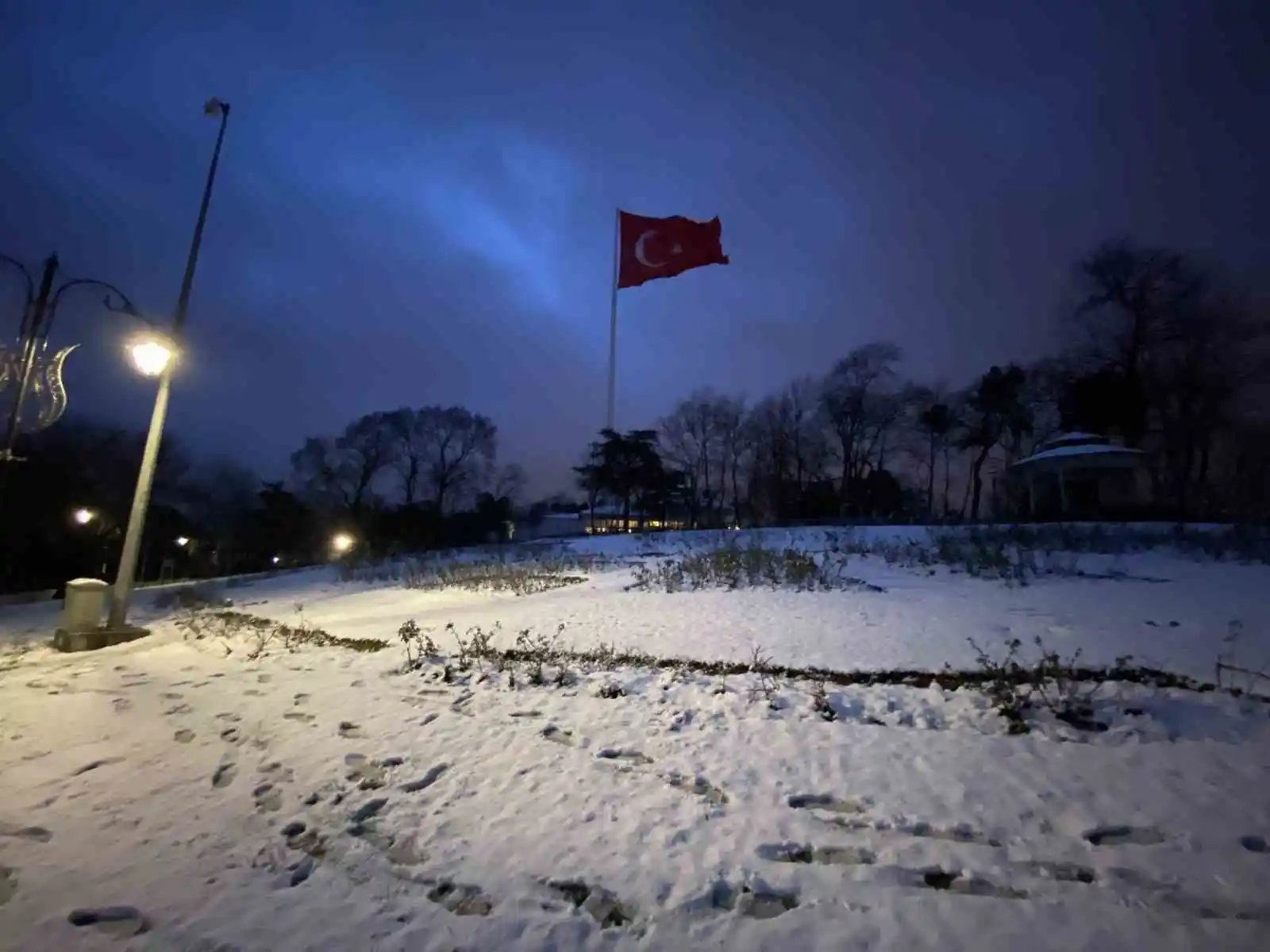 Çamlıca Tepesi beyaza büründü