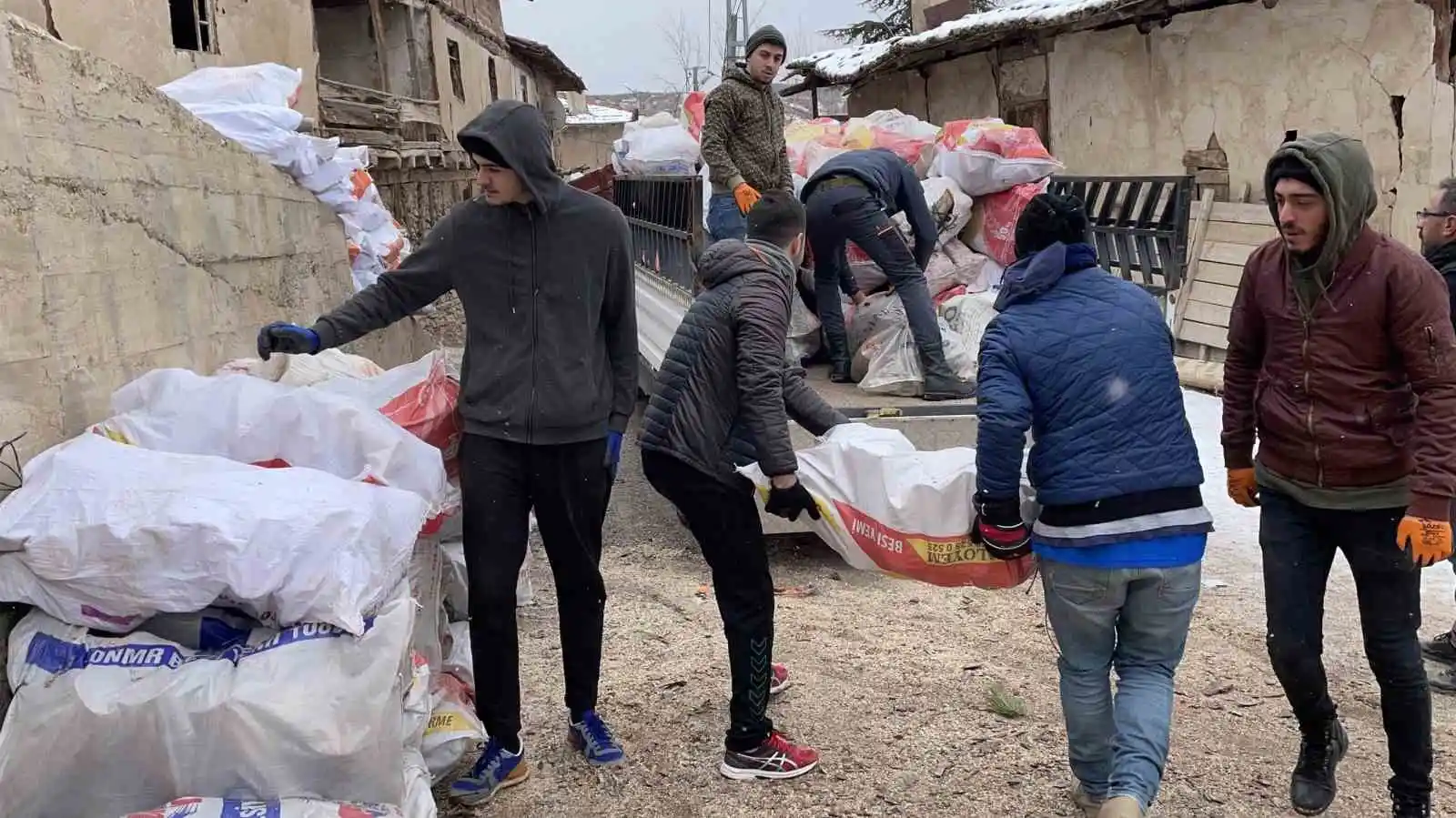 Çankırı’dan depremzedeler için odun desteği