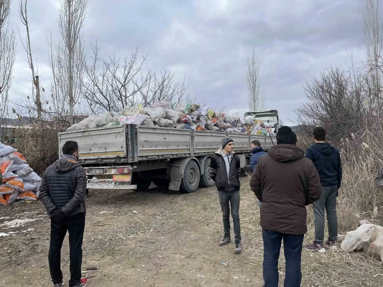 Çankırı’dan depremzedeler için odun desteği