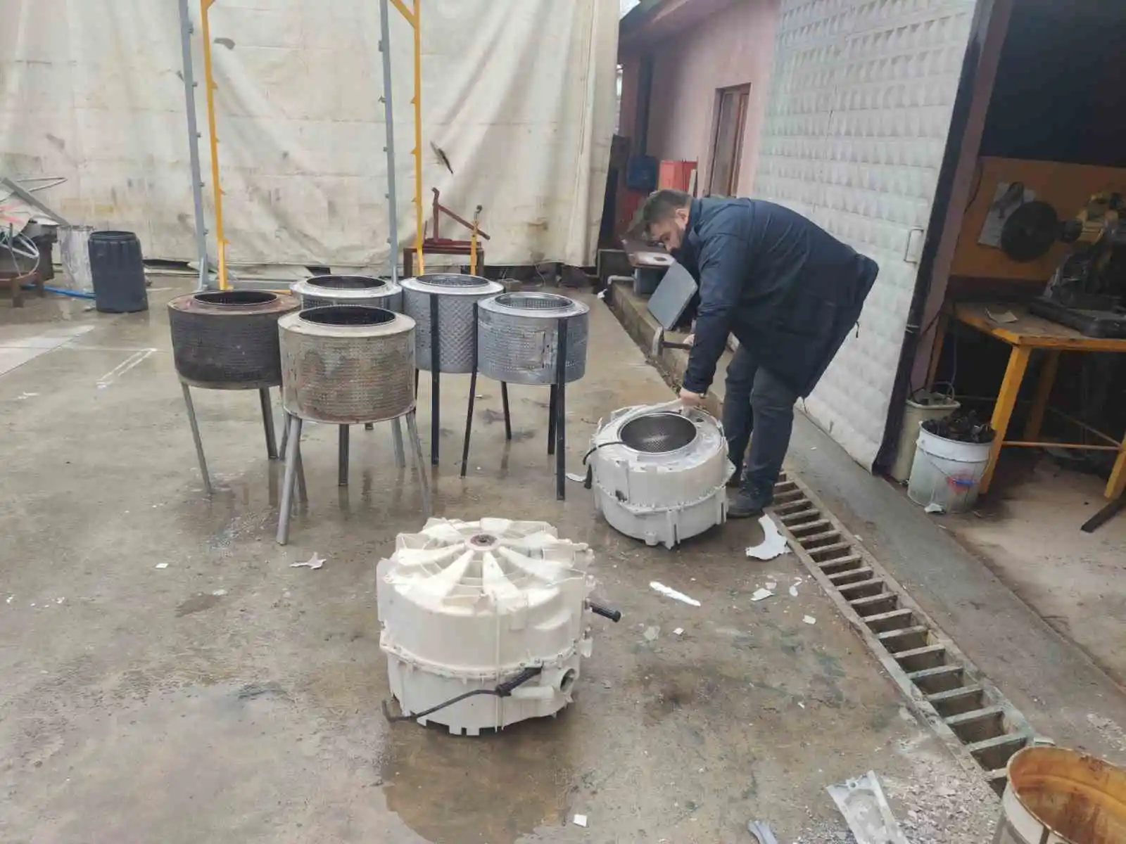 Çaycuma'da eski çamaşır makinesinden soba ürettiler