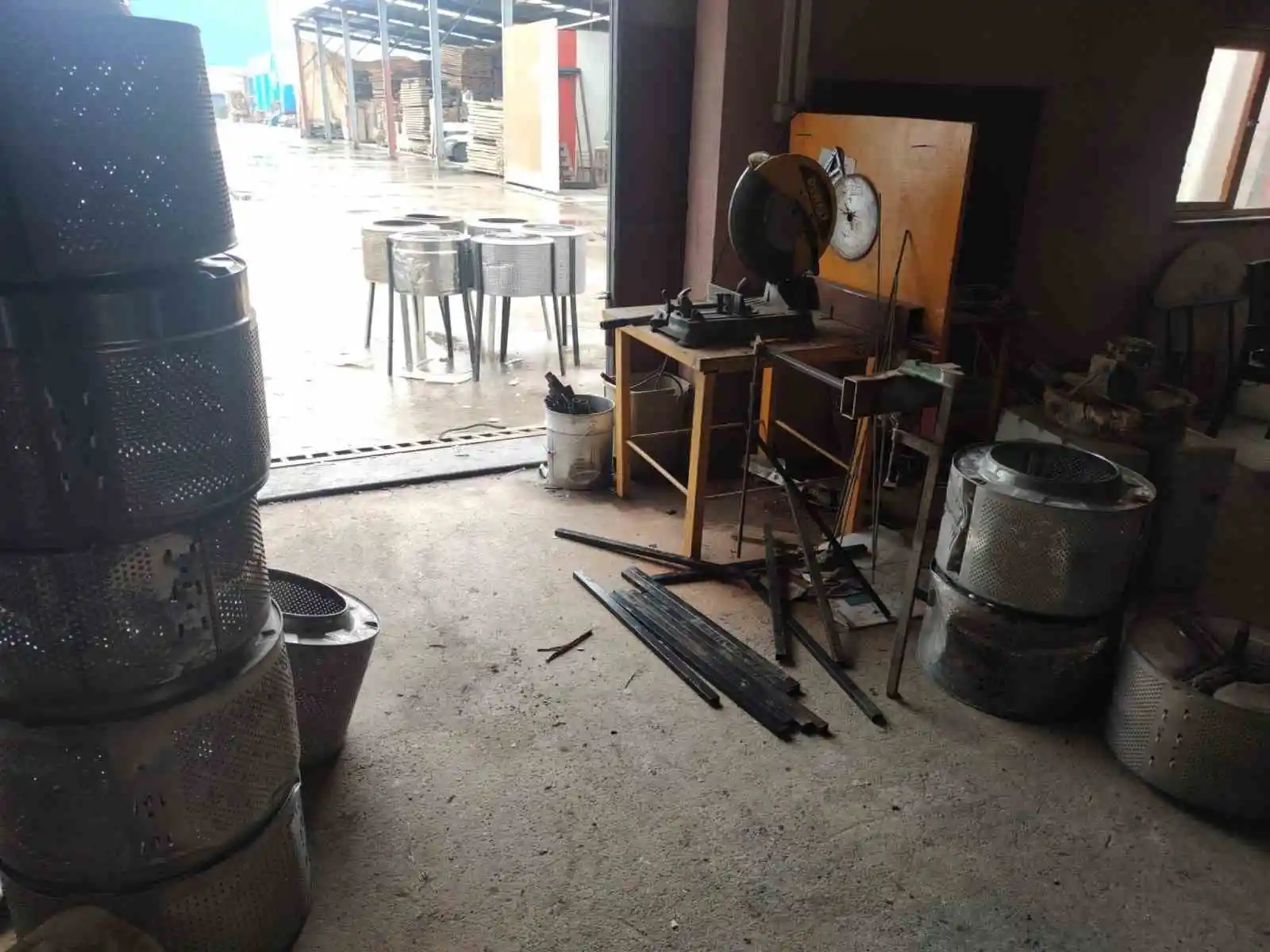 Çaycuma’da eski çamaşır makinesinden soba ürettiler