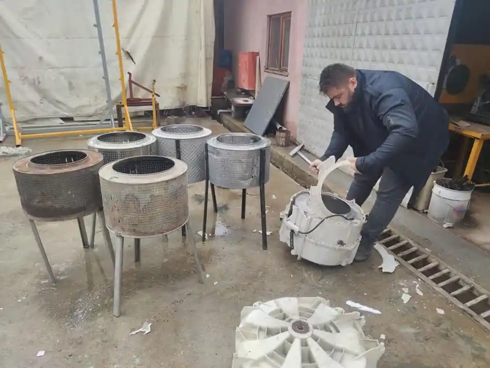 Çaycuma’da eski çamaşır makinesinden soba ürettiler
