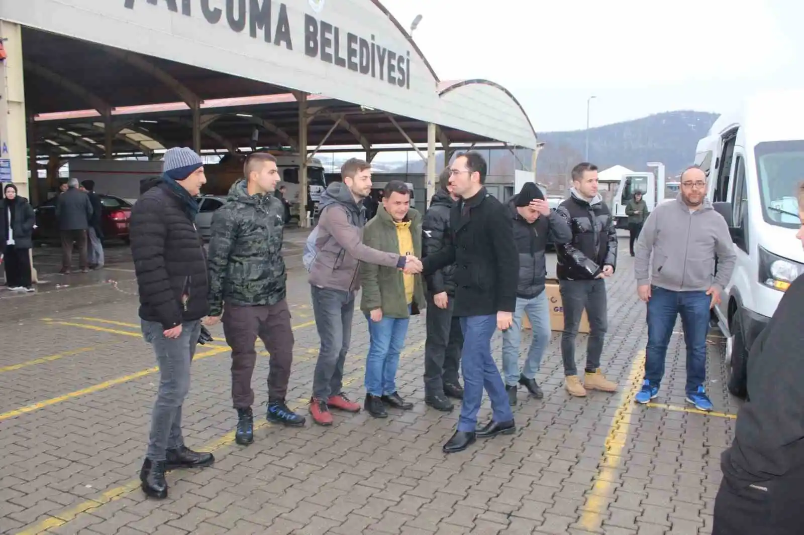 Çaycuma’da idareci ve öğretmenler deprem bölgesine gitti