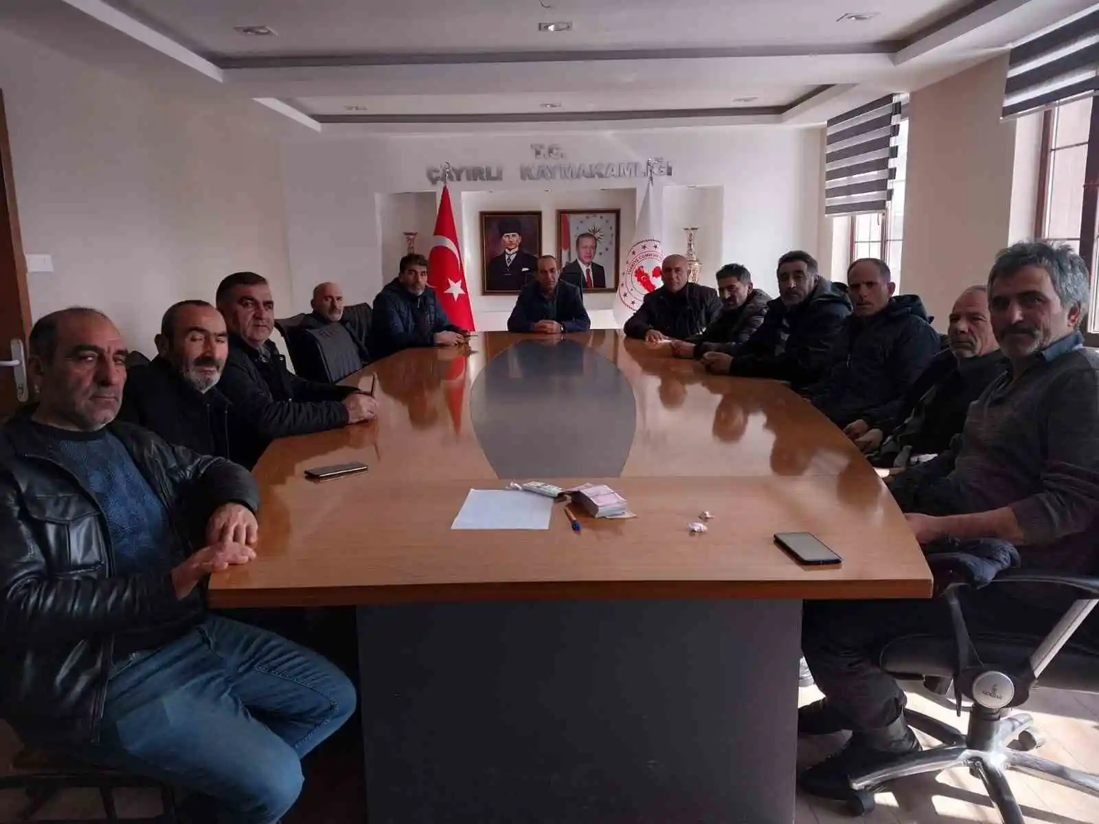 Çayırlı’da muhtarlar maaşlarını depremzedeler için bağışladı