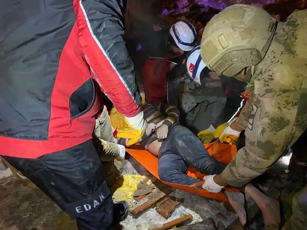 Çinli arama kurtarma görevlilerine otlu peynir ikram etmişlerdi, yeni görüntüleri çıktı