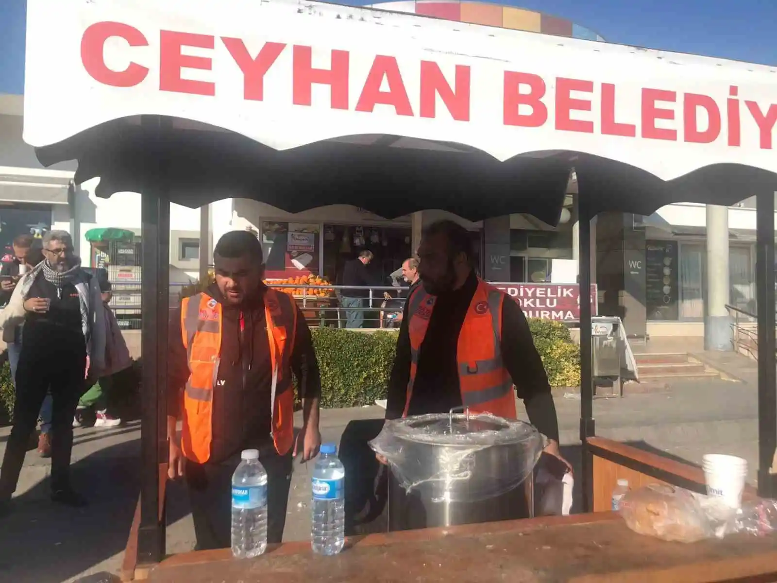 Çorbayı aşırı pahalı satan işletmeye inat, belediyeden ücretsiz hizmet