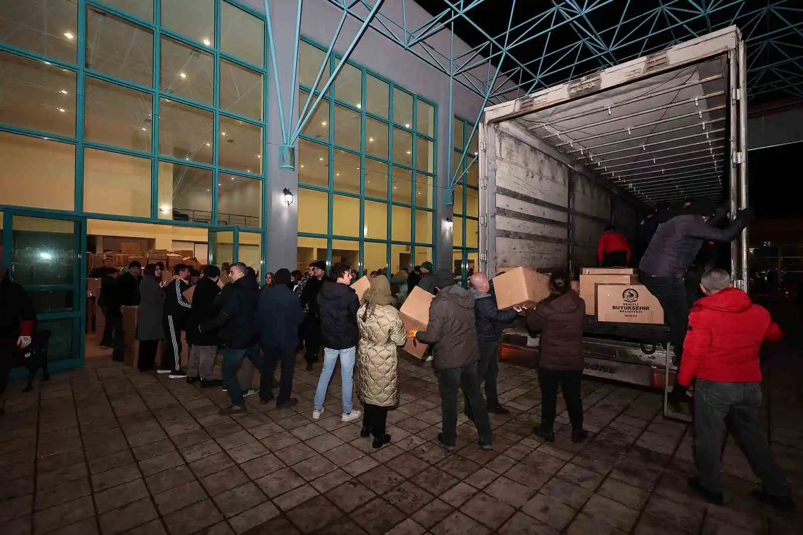 Denizli deprem için tüm imkanlarıyla seferber oldu