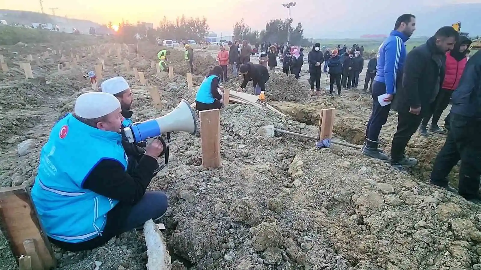 Denizli Valiliği, Hatay’da deprem mezarlığı kurdu