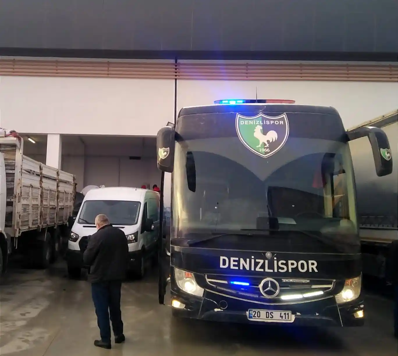 Denizlispor'un otobüsü deprem bölgesinde