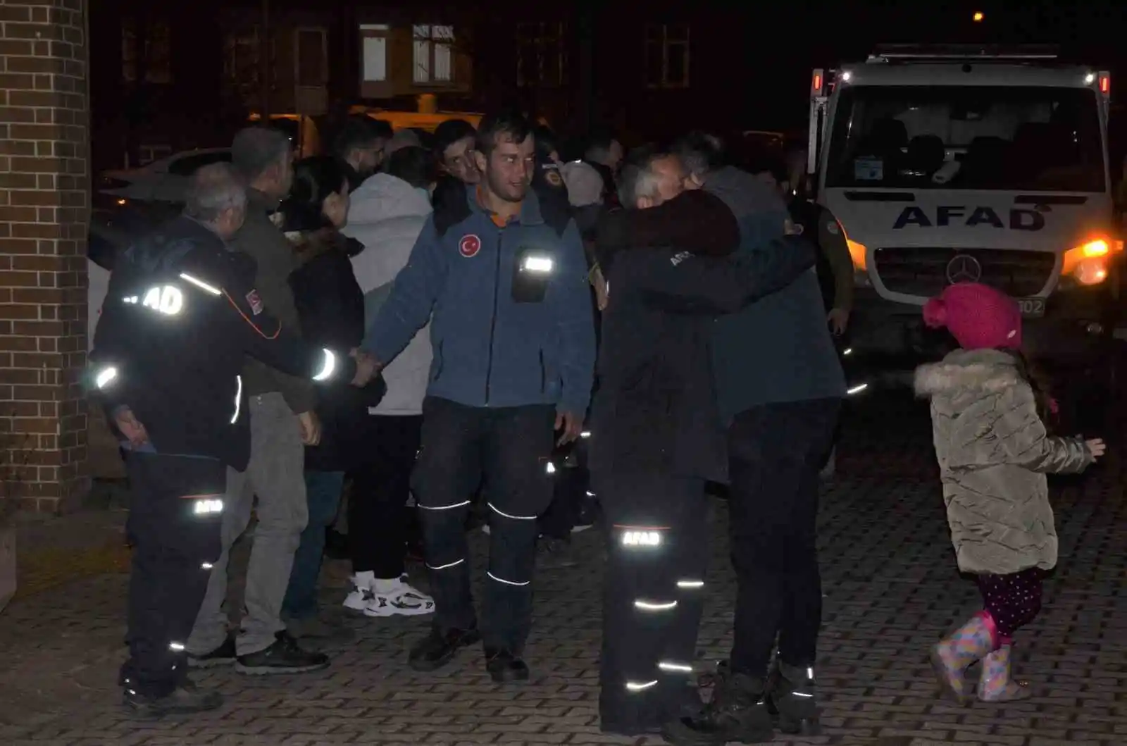 Deprem bölgelerinde çalışan görevliler: “Çalışmalar esnasında akılımıza ne açlık, ne de uykusuzluk geliyor”
