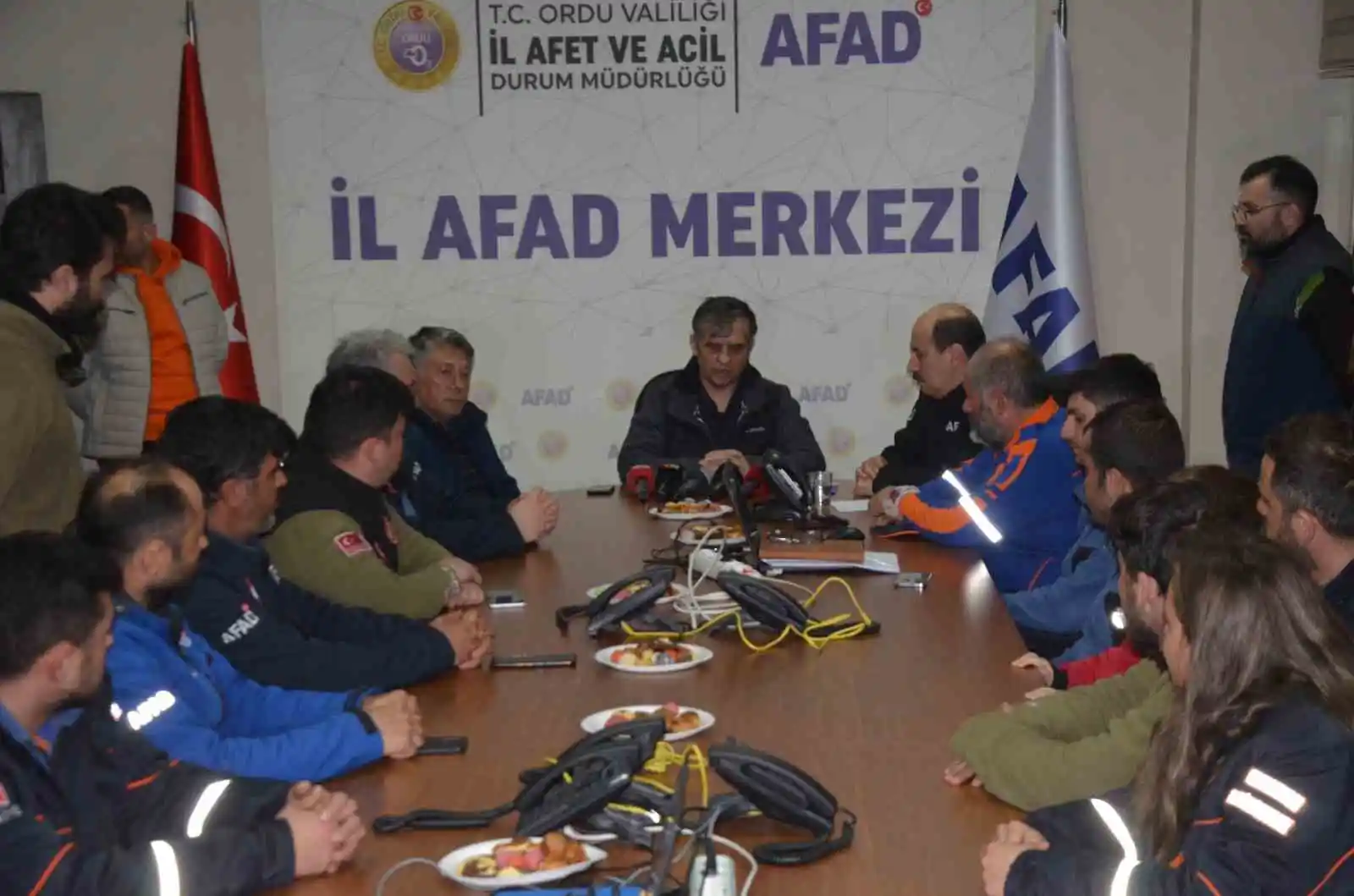 Deprem bölgelerinde çalışan görevliler: “Çalışmalar esnasında akılımıza ne açlık, ne de uykusuzluk geliyor”