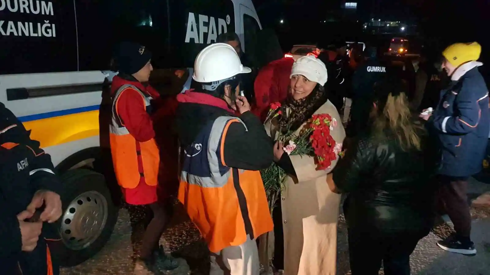 Deprem bölgesinden dönen AFAD ekipleri gözyaşlarına hakim olamadı
