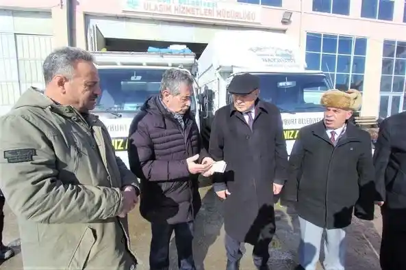 Deprem bölgesine bir destek de Bayburtlu muhtarlardan