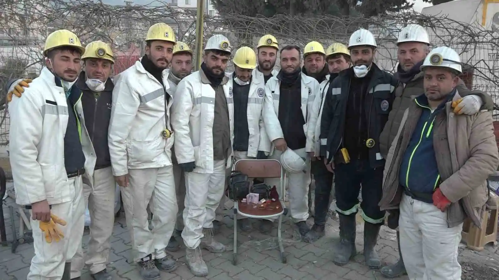 Deprem bölgesine gelen madencilerden takdir toplayacak hareket
