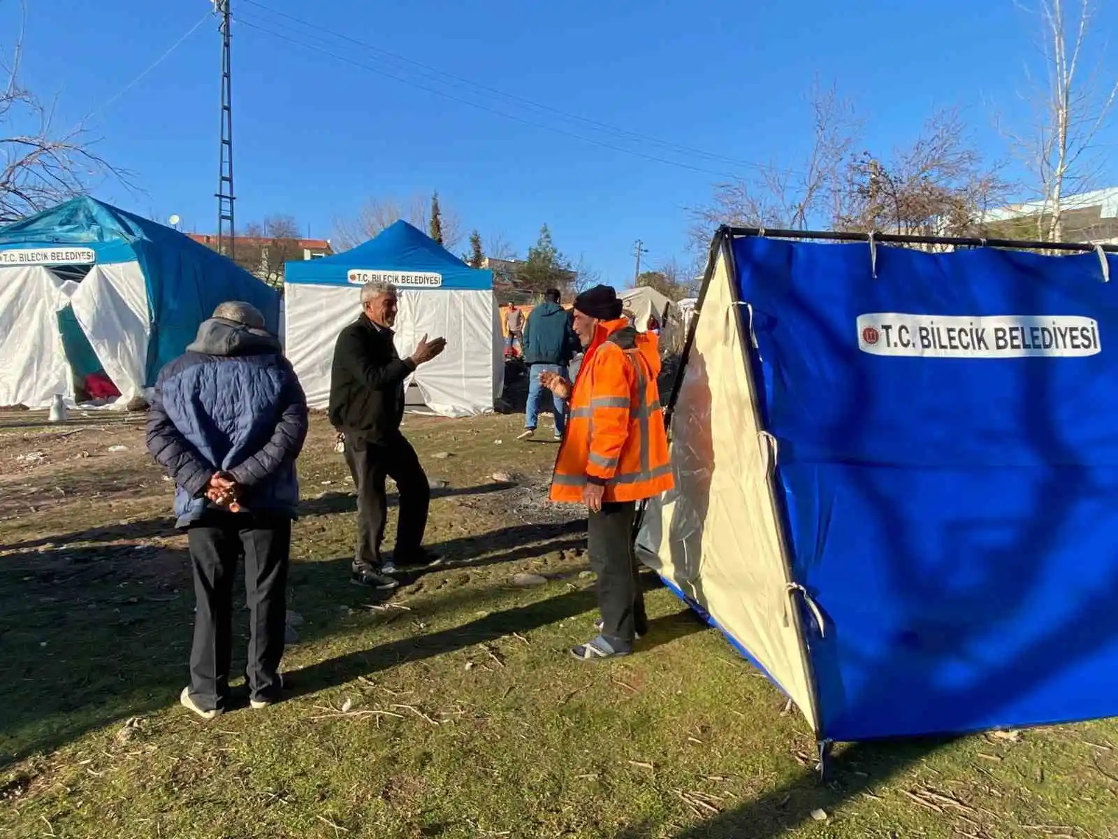 Deprem bölgesine gönderilen çadırların kurulumuna başlandı
