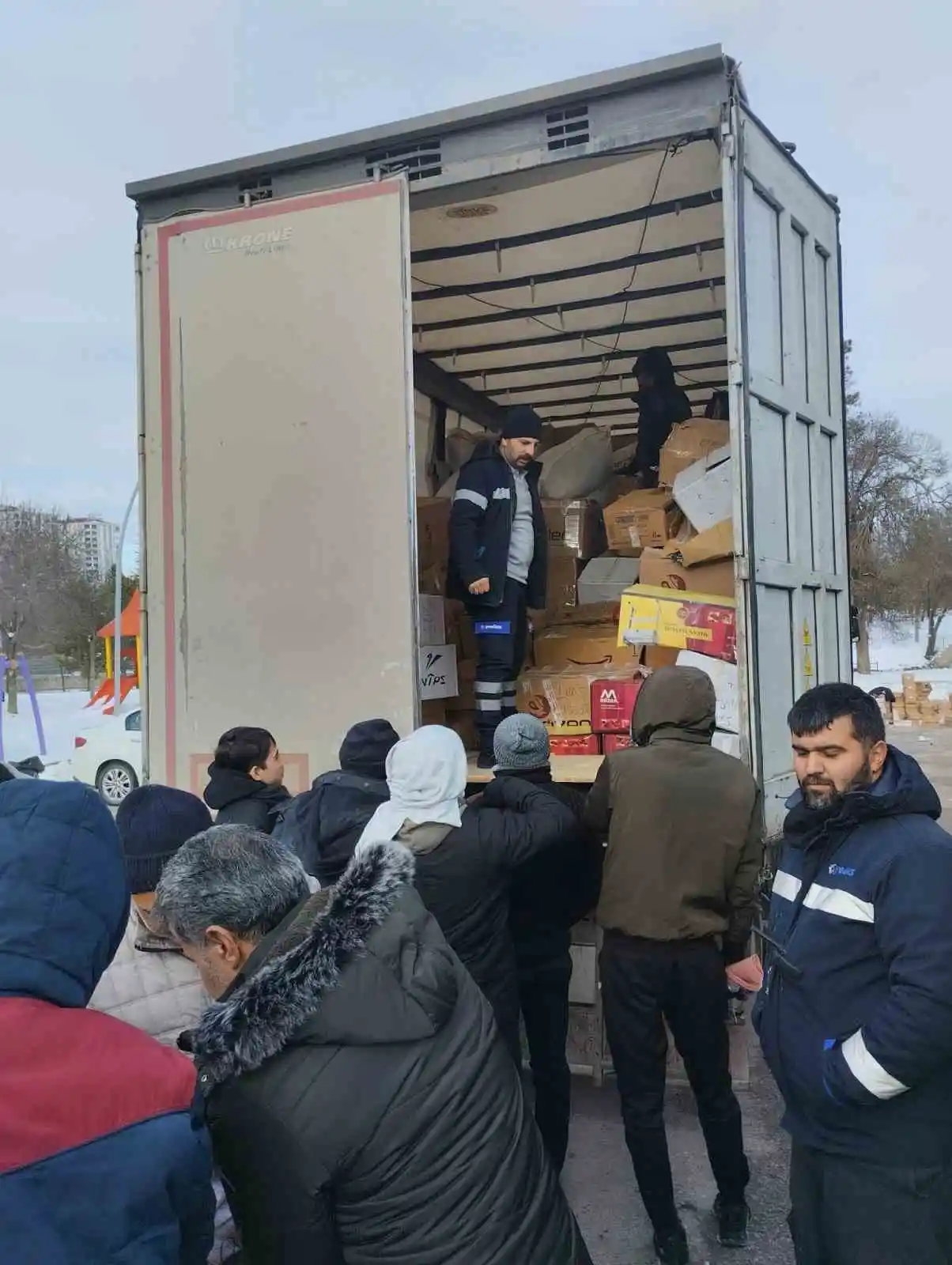 Deprem bölgesine jeneratör desteği