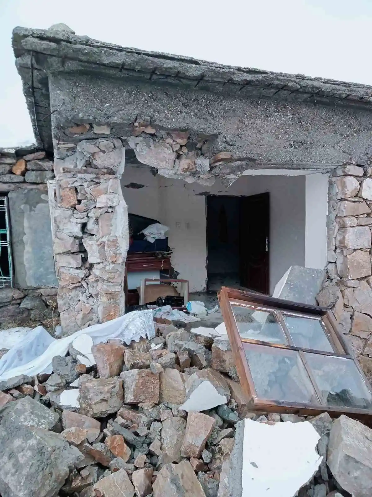 Deprem Lice’nin köylerinde hasara neden oldu
