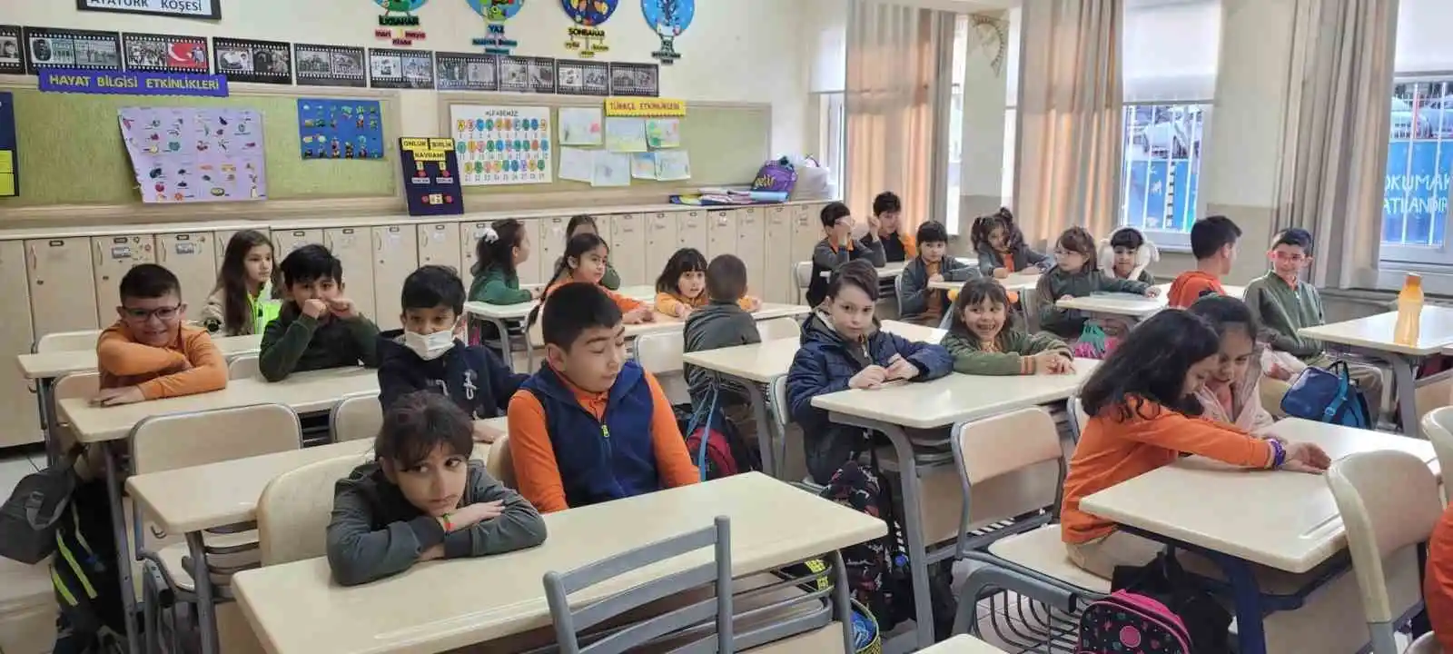 Deprem nedeniyle verilen aranın ardından 71 ilde öğrenciler ders başı yaptı