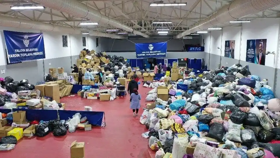 Deprem yardım kampanyasında Yalova’dan duygulandıran notlar: “Şehidimin giyemediği çorapları”