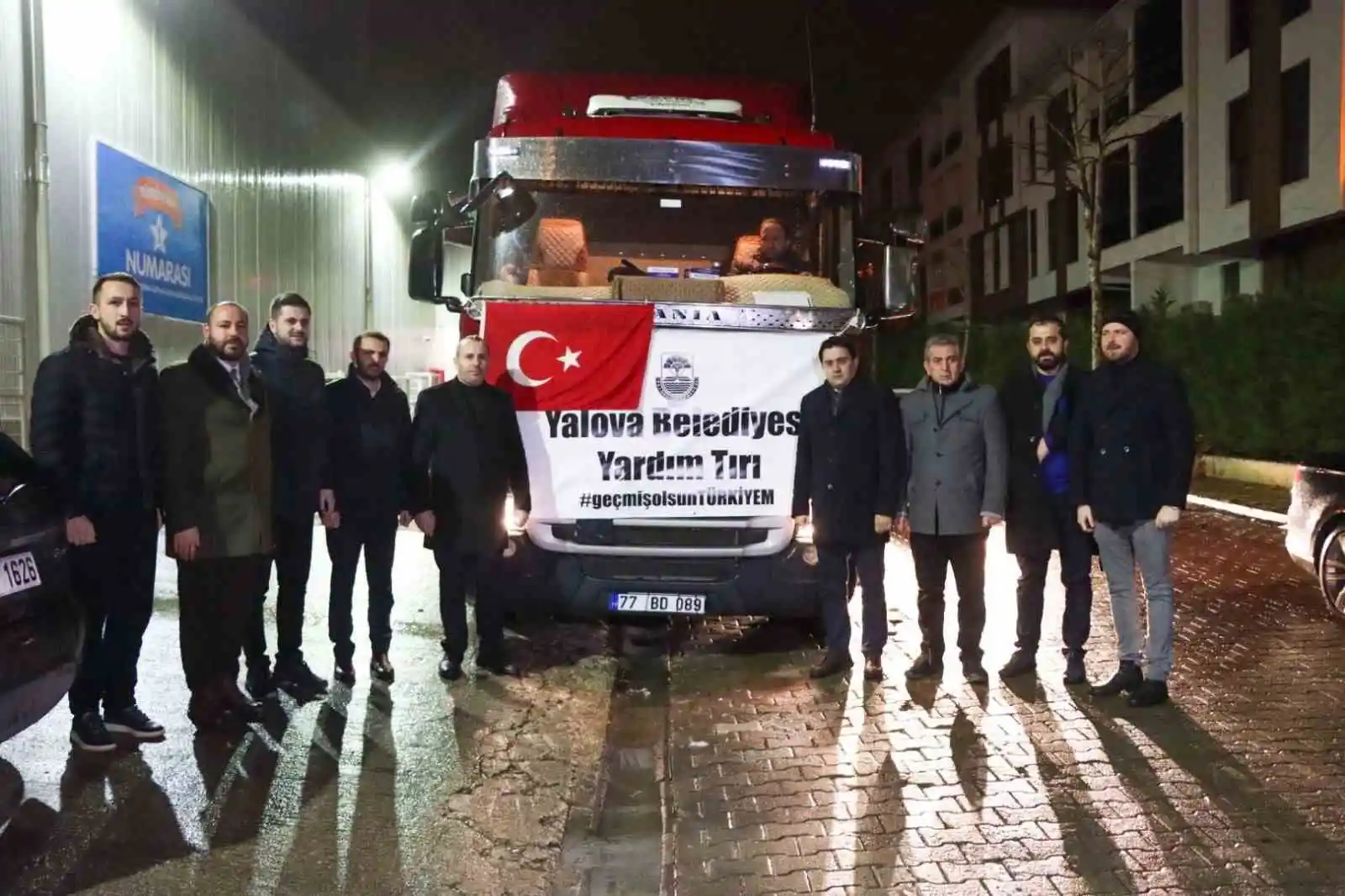 Deprem yardım kampanyasında Yalova’dan duygulandıran notlar: “Şehidimin giyemediği çorapları”