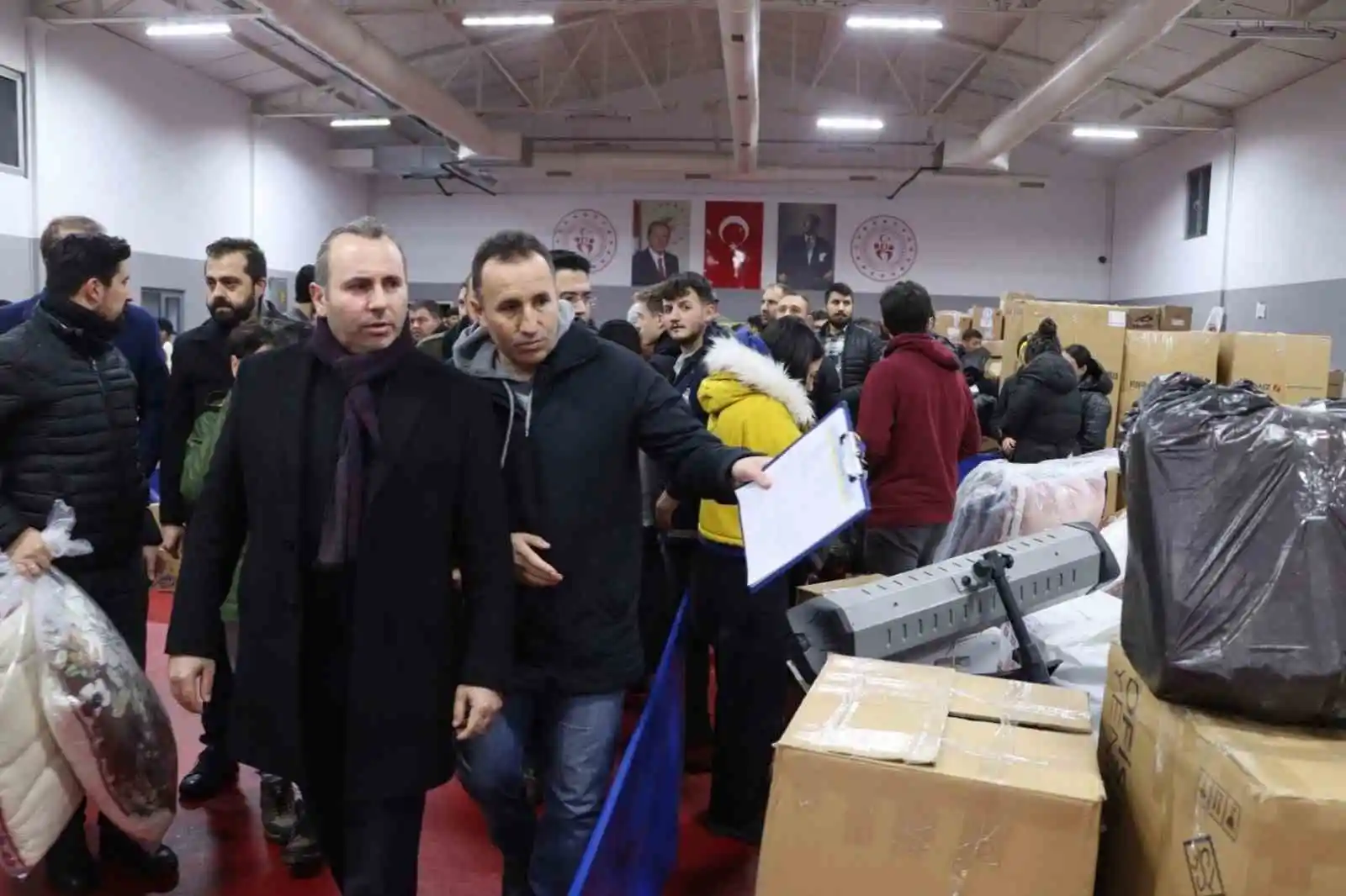 Deprem yardım kampanyasında Yalova’dan duygulandıran notlar: “Şehidimin giyemediği çorapları”