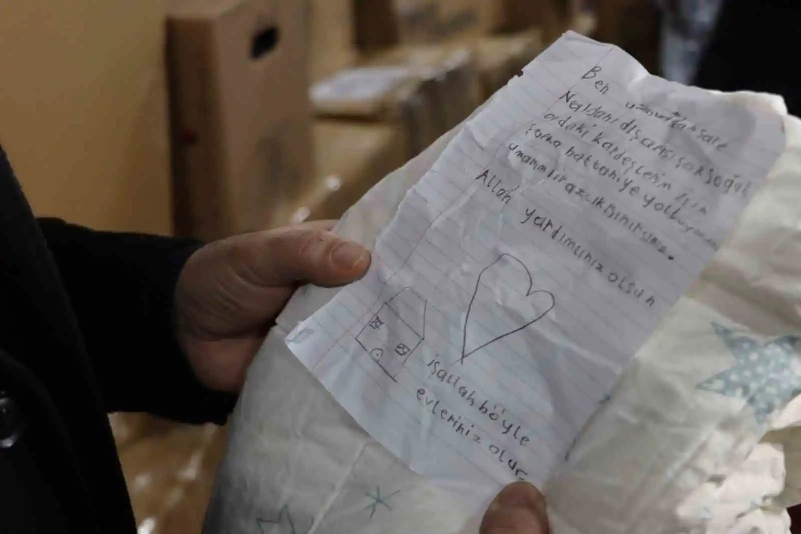 Deprem yardım kampanyasında Yalova’dan duygulandıran notlar: “Şehidimin giyemediği çorapları”