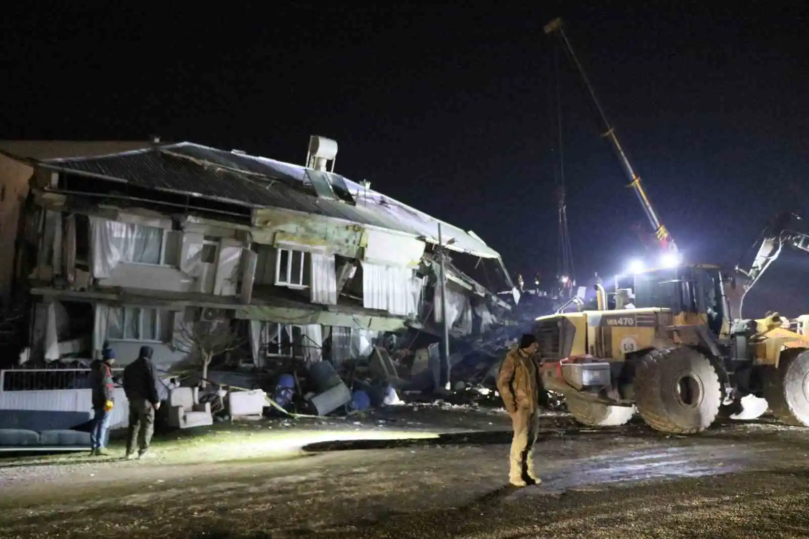Depremde büyük yıkımın yaşandığı Nurdağı'nda arama kurtarma çalışmaları sürüyor
