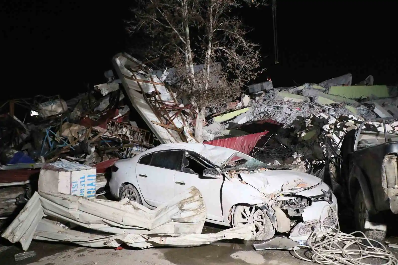 Depremde büyük yıkımın yaşandığı Nurdağı’nda arama kurtarma çalışmaları sürüyor
