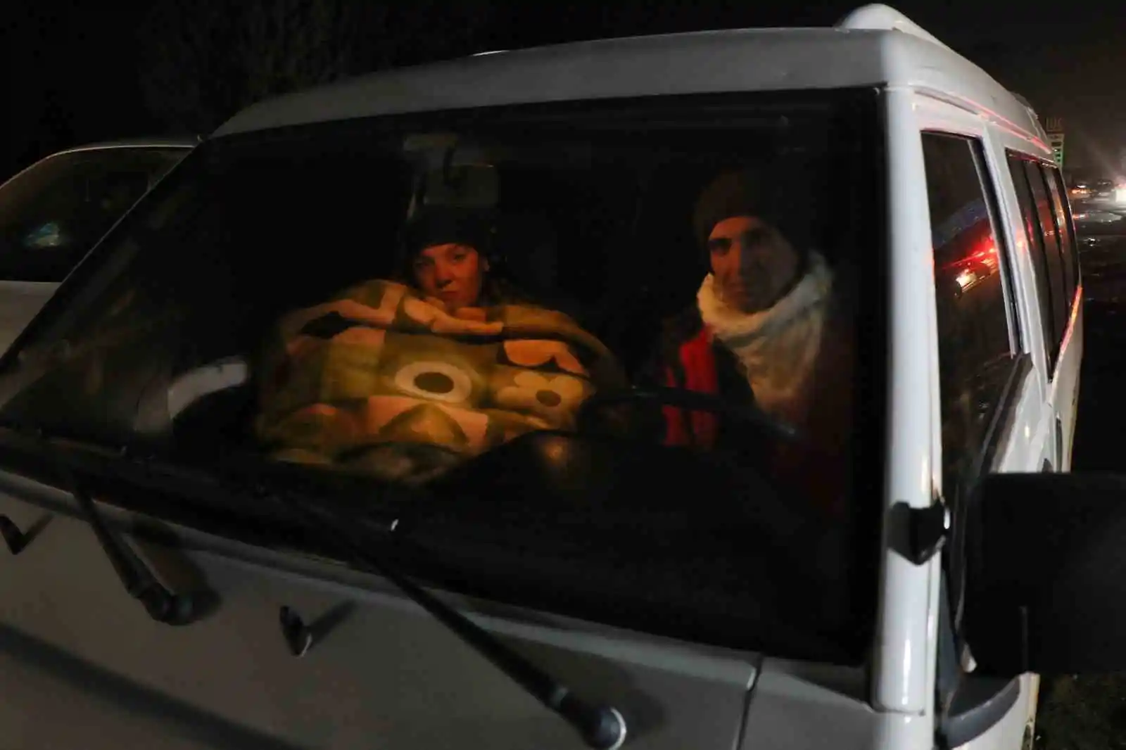 Depremde büyük yıkımın yaşandığı Nurdağı’nda arama kurtarma çalışmaları sürüyor