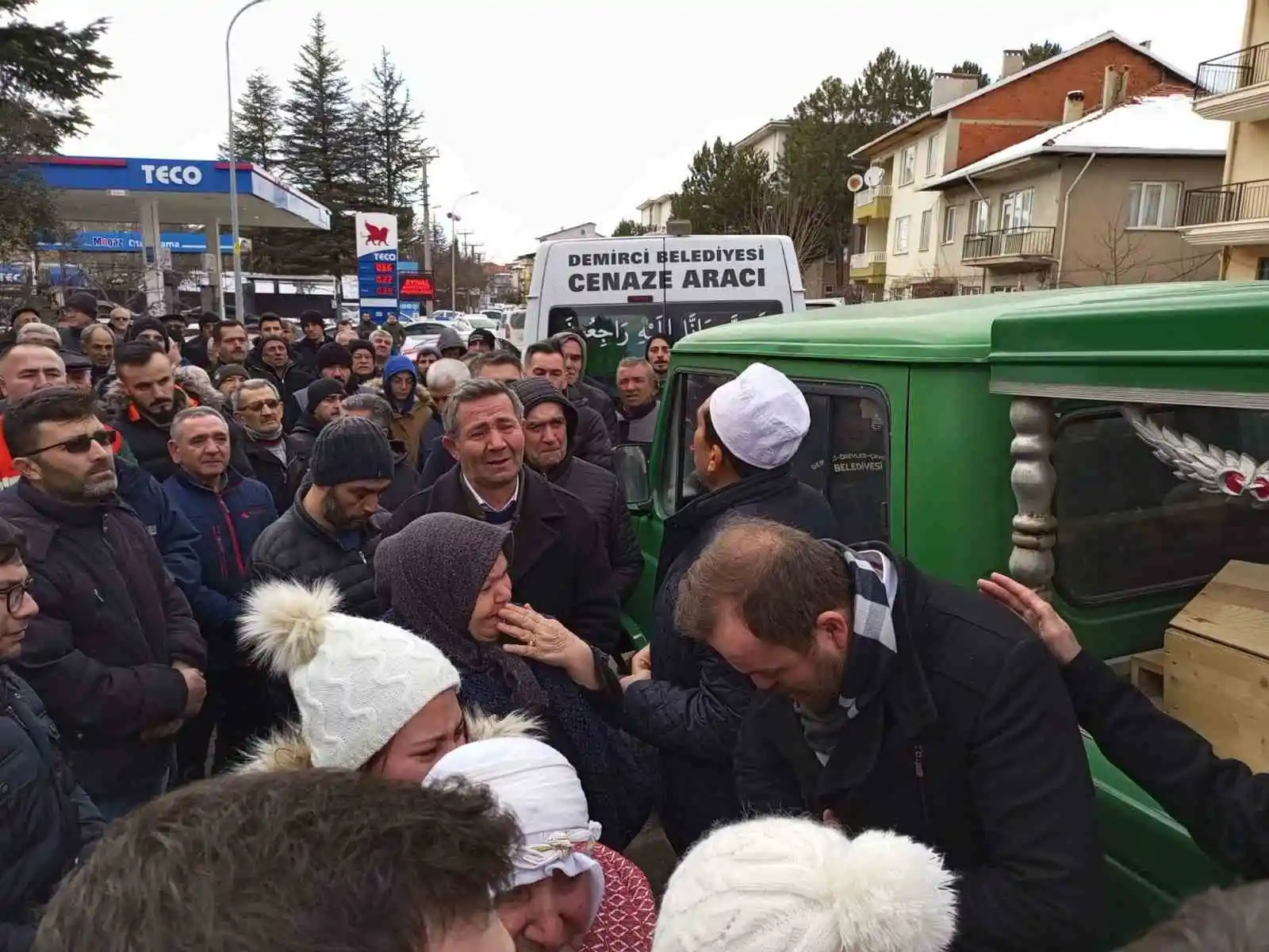Depremde hayatını kaybeden 4 kişilik Selçuk ailesi Simav’da toprağa verildi