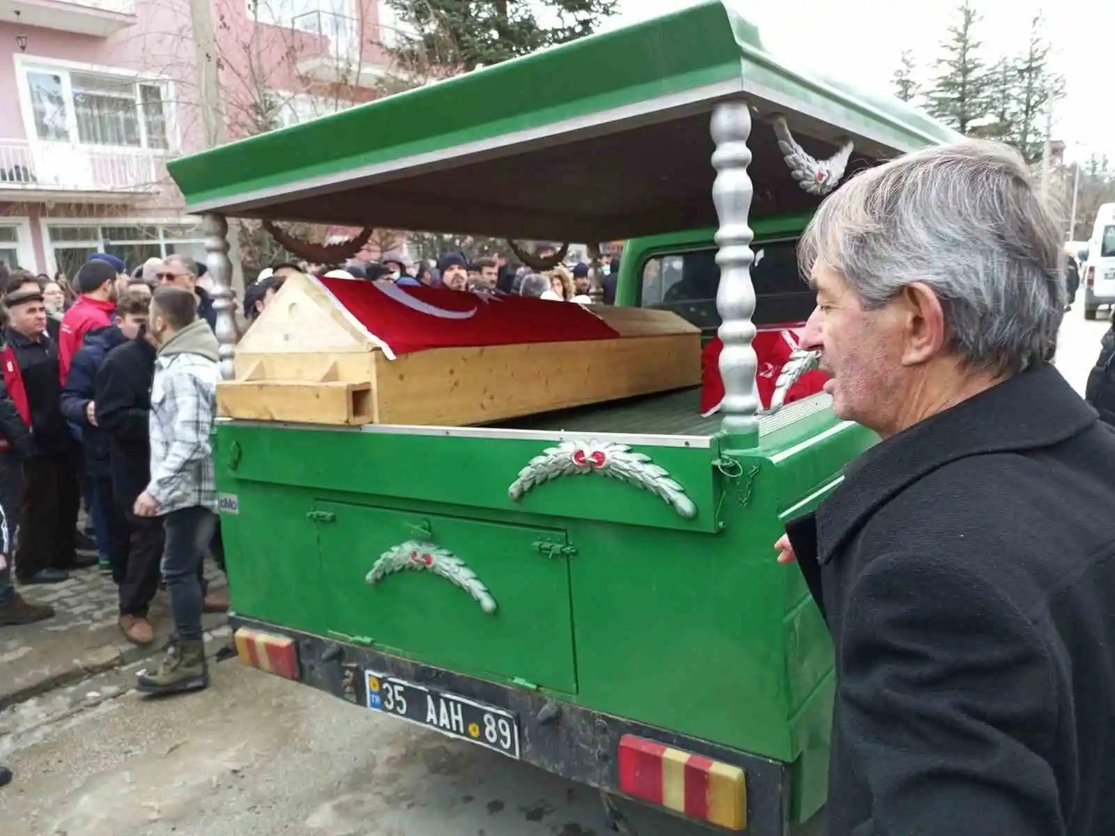 Depremde hayatını kaybeden 4 kişilik Selçuk ailesi Simav’da toprağa verildi