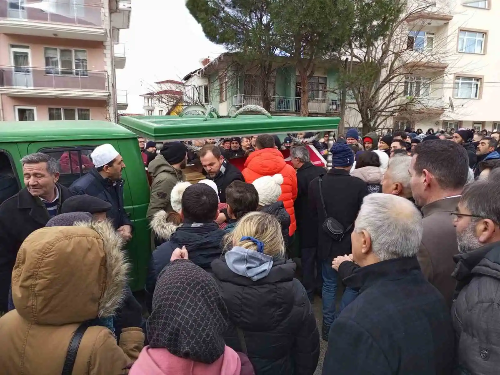 Depremde hayatını kaybeden 4 kişilik Selçuk ailesi Simav’da toprağa verildi