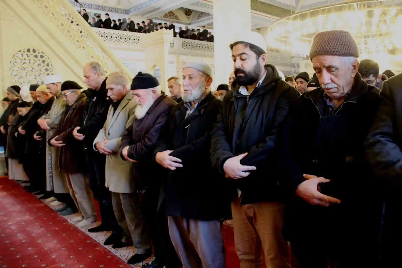 Depremde hayatını kaybedenler için Konya'da gıyabi cenaze namazı kılındı
