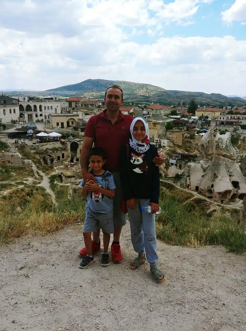 Depremde hayatını kaybedenlerin defin işlemleri sürüyor