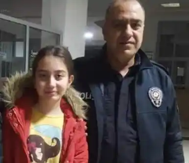 Depremde oğlu ve kızıyla birlikte can veren polis memuru Mardin'de toprağa verildi
