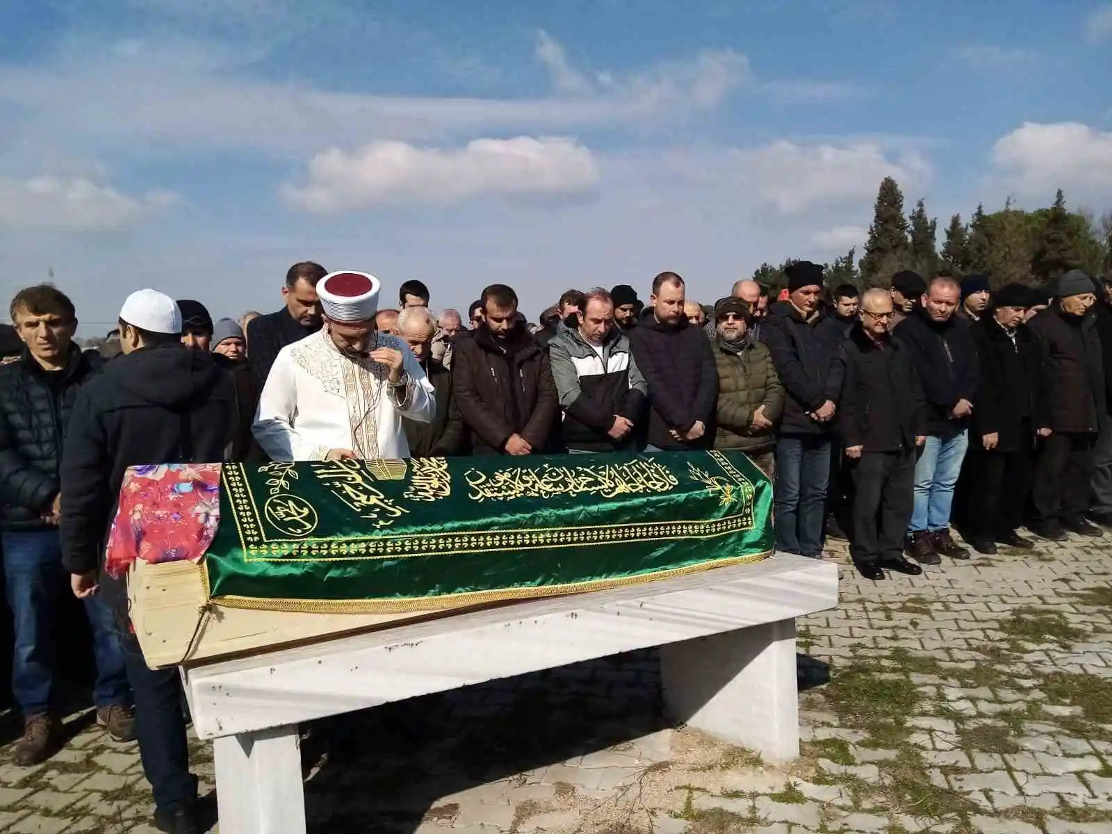 Depremde vefat eden Öğretmen Burcu Gümüş köyünde toprağa verildi
