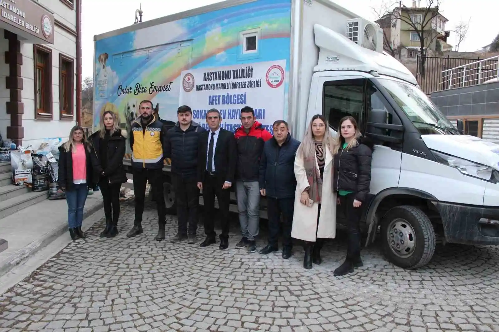 Depremden etkilenen sokak hayvanları için KASMİB harekete geçti
