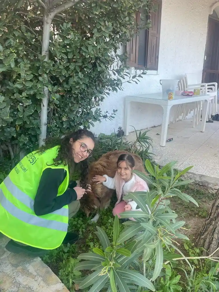 Depremden kurtulan Ege’nin hayvan sevgisi