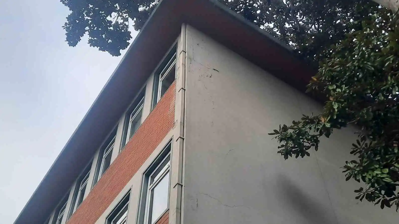 Depreme karşı riskli bulunan okullar görüntülendi